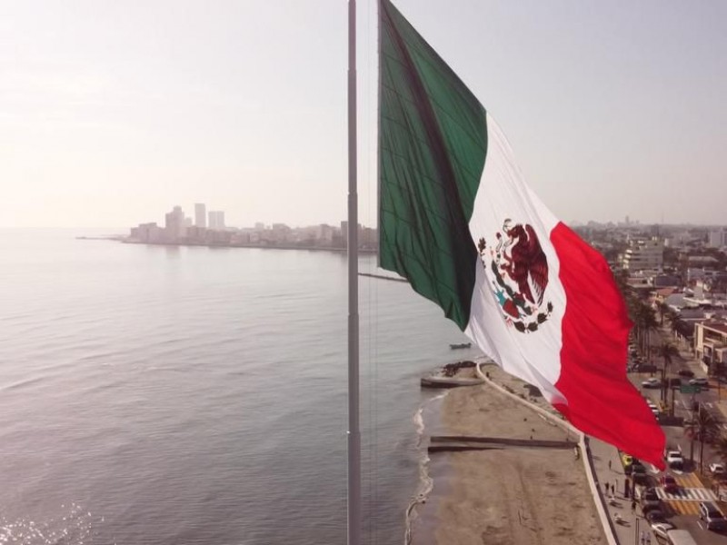 Conmemoran el día de la bandera en Veracruz