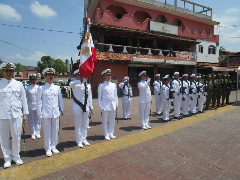 Conmemoran el Día de la Marina en Zihuatanejo