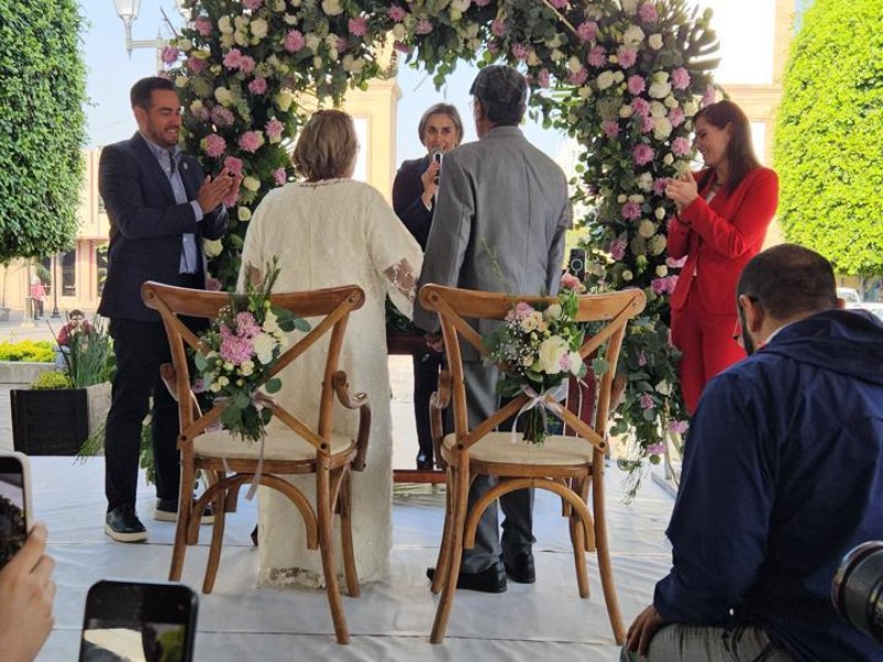 Conmemoran el día del amor con bodas masivas en Guanajuato