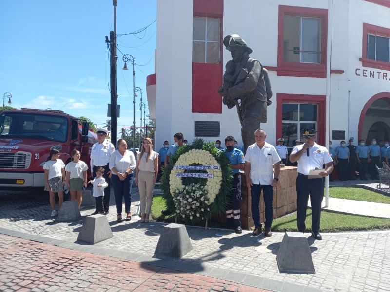 Conmemoran el día del bombero en Veracruz