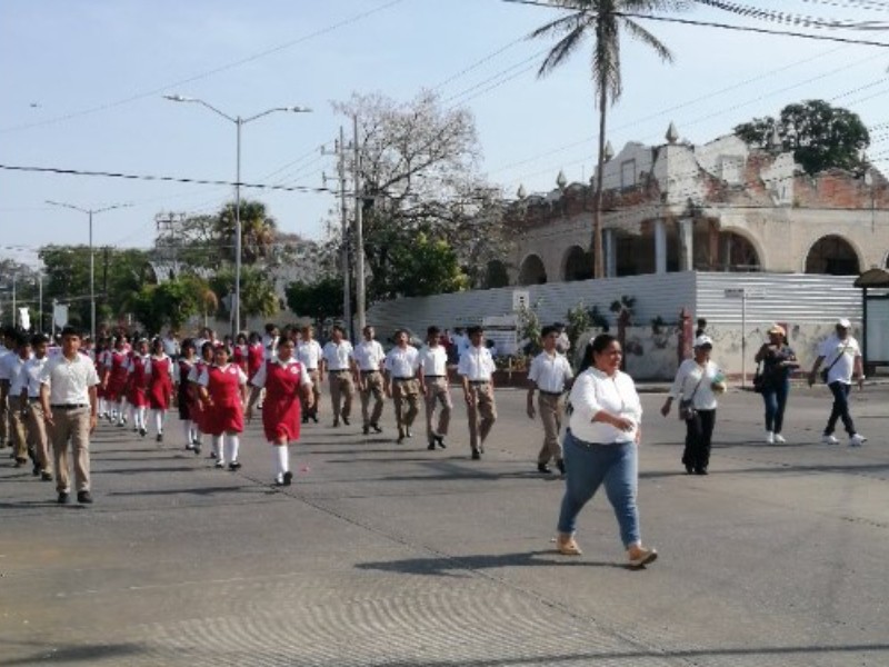 Conmemoran en Istmo la Batalla de Puebla con desfiles escolares
