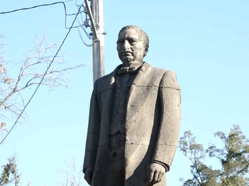 Conmemoran en León el 216 aniversario de Benito Juárez