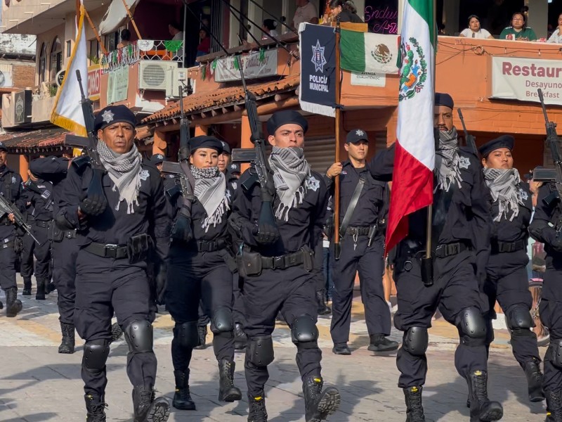Conmemoran en Zihuatanejo 215 aniversario de la Independencia de México