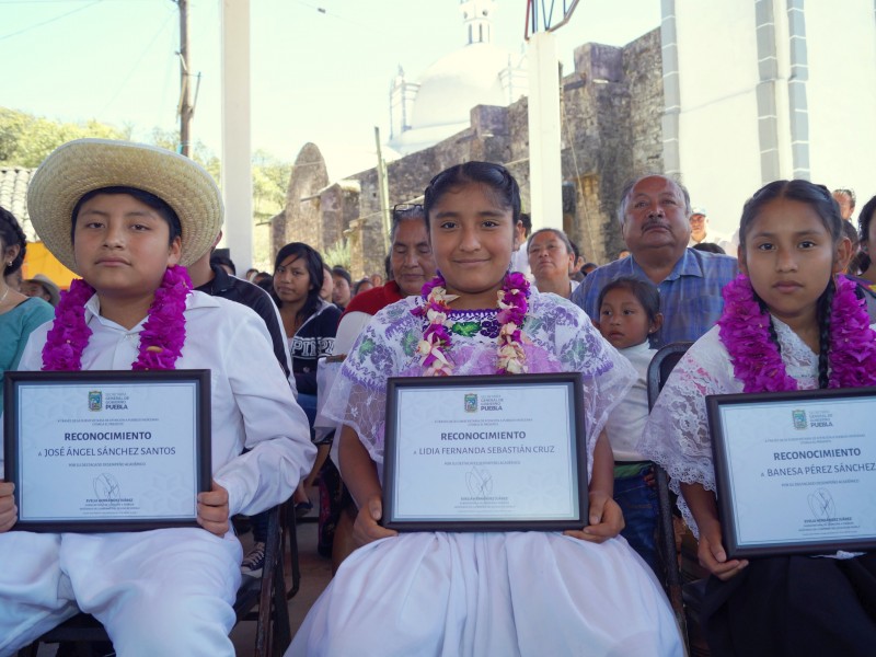 Conmemoran lenguas maternas en Zacatlán, Puebla