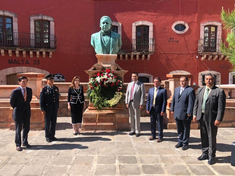 Conmemoran natalicio de Benito Juárez