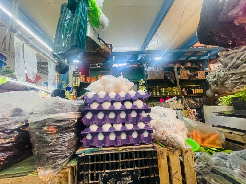 Cono de huevo se vende en 100 pesos en mercados