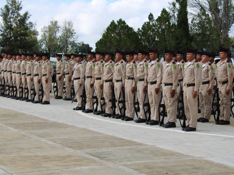 Conscriptos concluyen adiestramiento y reciben cartillas liberadas en Durango