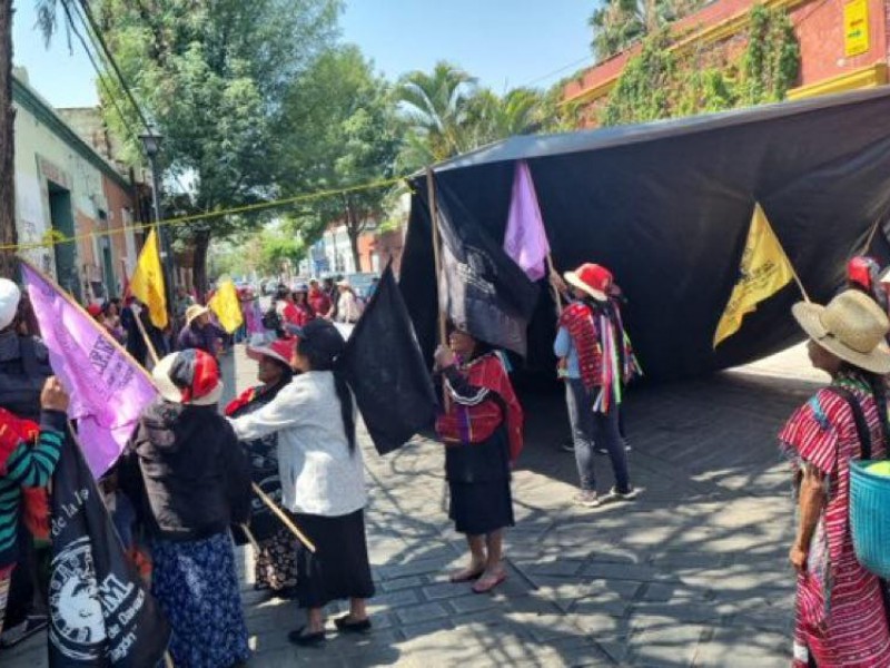 Consejo indígena agudiza protestas en Oaxaca; ahora bloquean calles