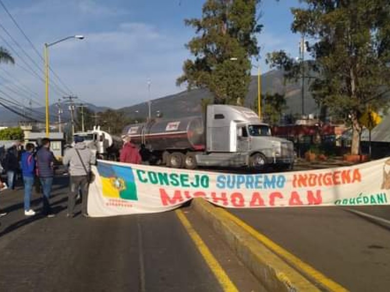 Consejo Supremo Indígena de Michoacán toma cinco carreteras del estado