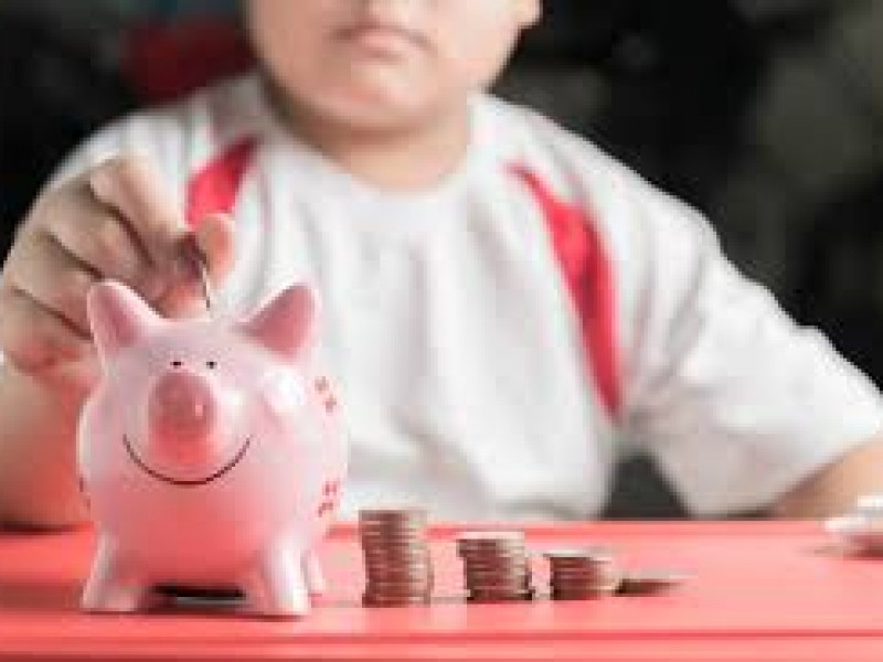Consejos financieros para enseñarles ahorrar a los pequeños del hogar