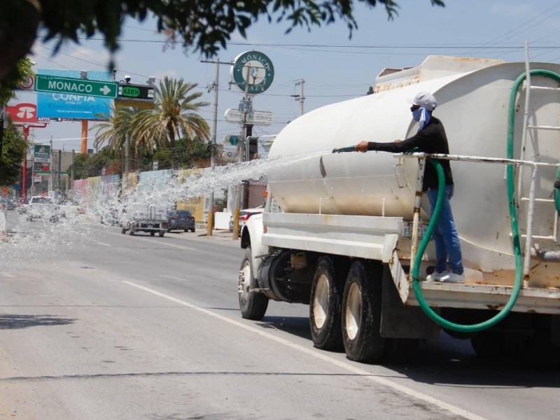 Consideran duplicar riego de plazas por calor