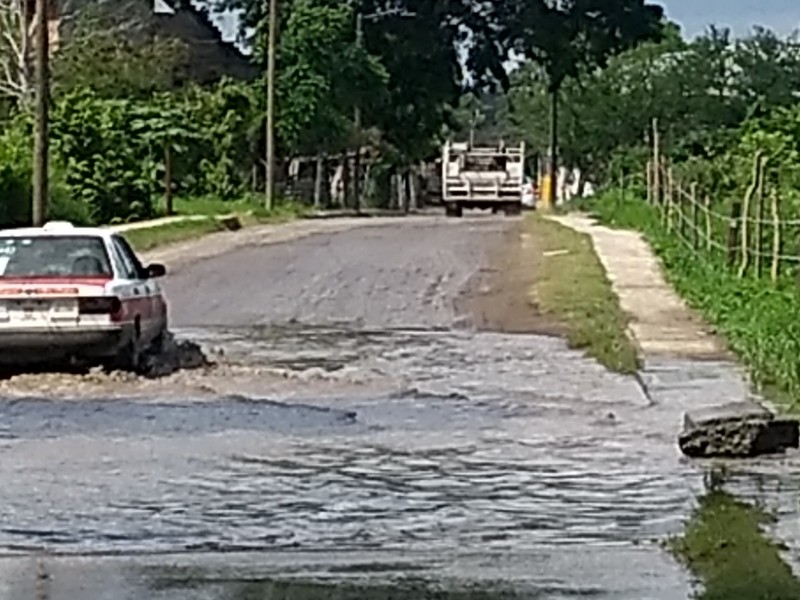 Encharcamientos, una constante en calle Libertad