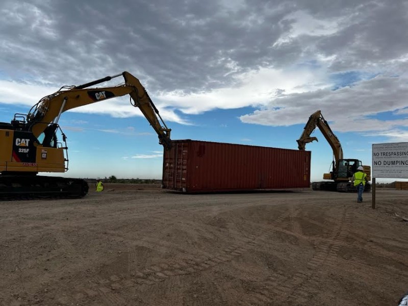 Construirá Arizona parte del muro fronterizo con contenedores