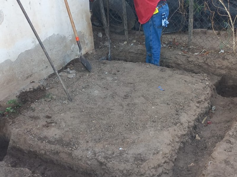 Construye ayuntamiento baños dignos a familias del valle