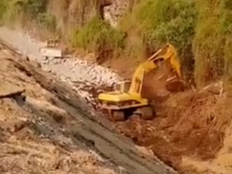 Construye SCT camino provisional tras derrumbe en autopista siglo XXI