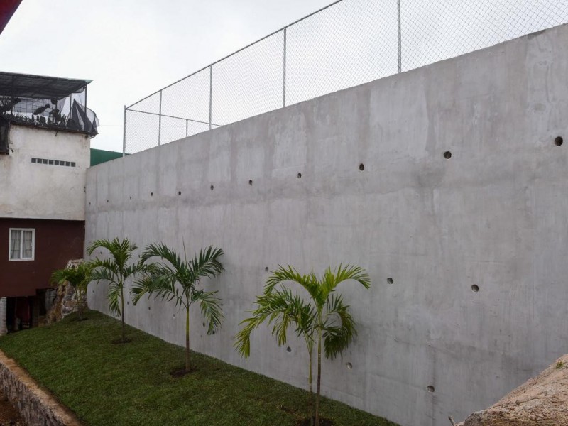 Construyen muros de contención en Unidad Habitacional Nuevo Xalapa
