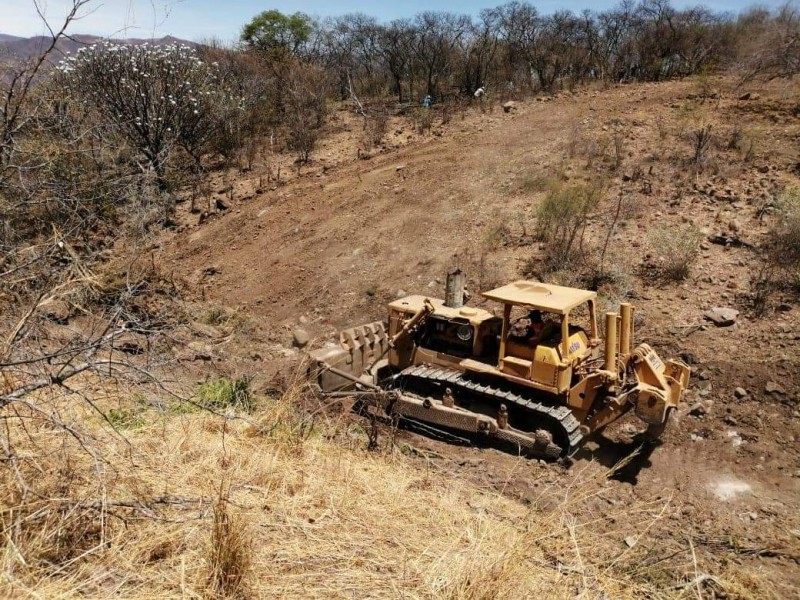 Construyen bordo comunitario en apoyo a campesinos de La Yesca