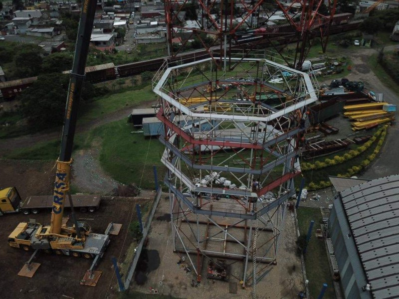 CONSTRUYEN PRIMERA TORRE DE ENERGÍA EOLICA EN IXTACZOQUITLÁN.