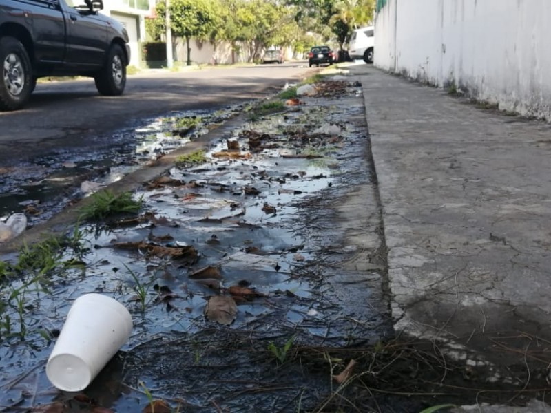 Contaminación en calles, fugas de aguas negras se multiplican