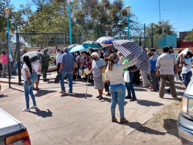 Contentos en rancherías de Mazatlán por aplicación de vacuna