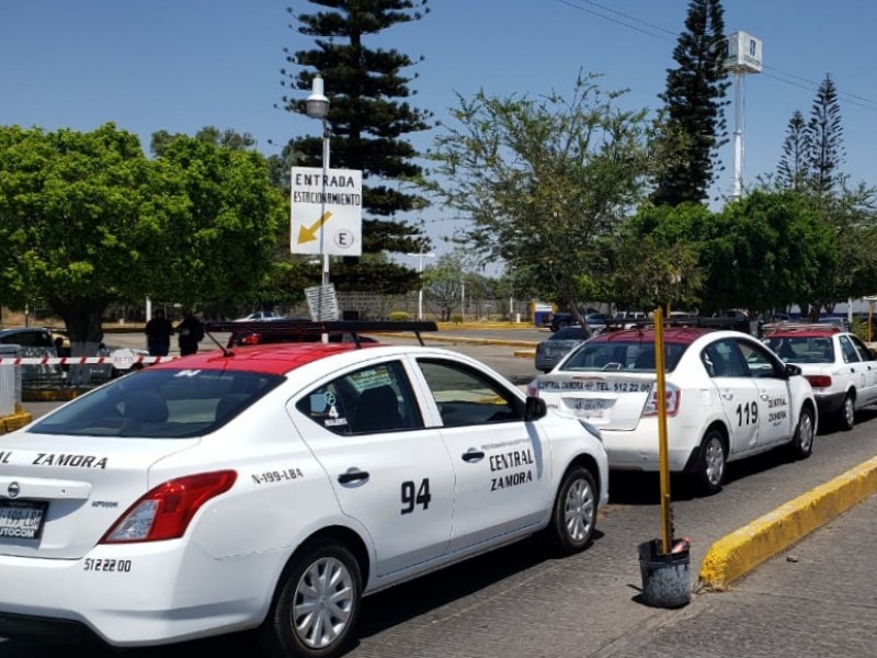 Contingencia sanitaria golpea economía de taxistas zamoranos