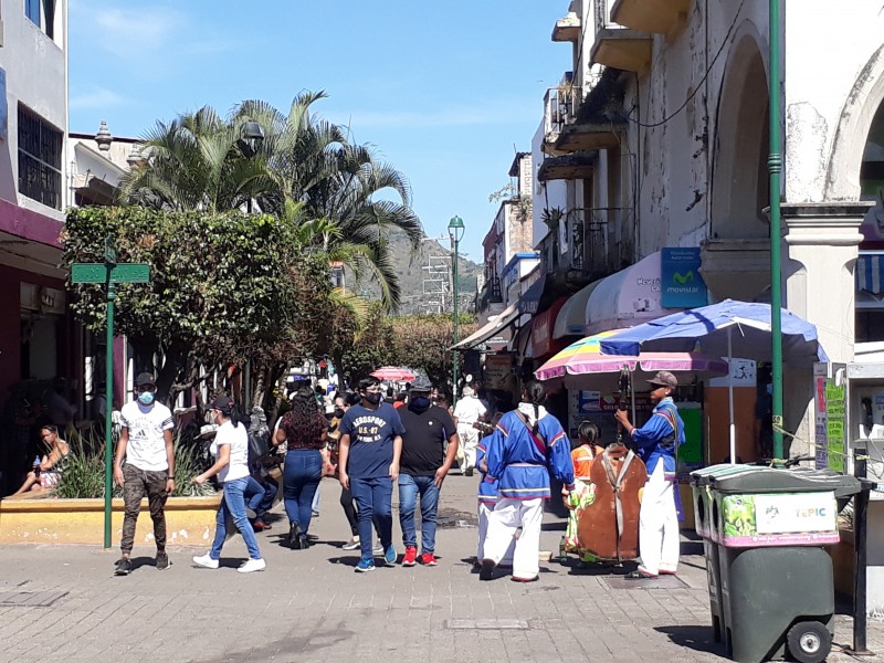 Continúan a la alza contagios de Covid-19 en hombres