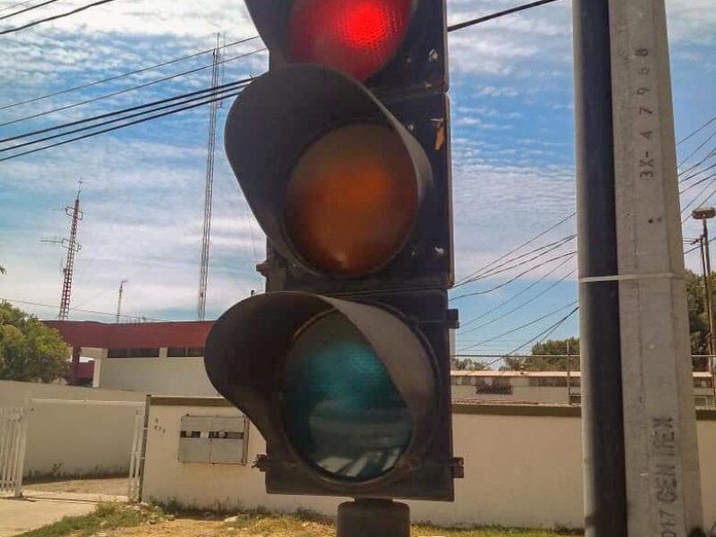 Continúa Ayuntamiento con reparación de semáforos