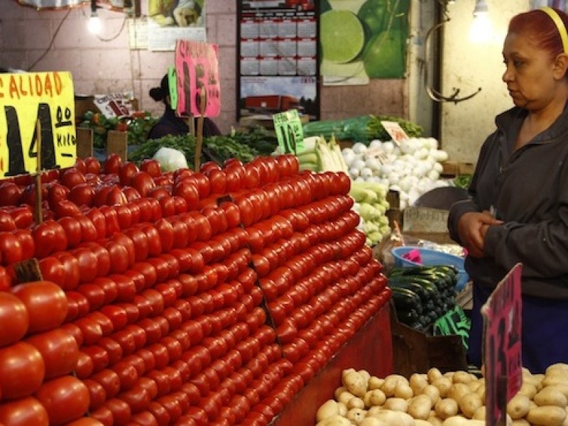 Continúa bajando precio del jitomate y naranja en Nayarit