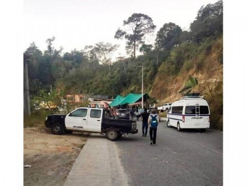 Continua bloqueado acceso a Juquila