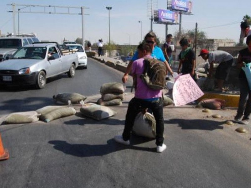 Continua bloqueo carretero incomunica a Chiapas