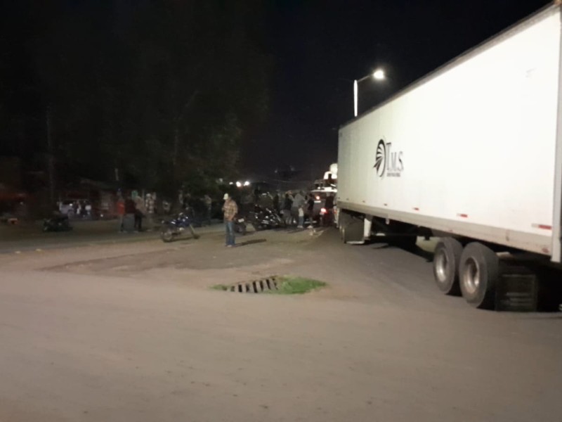 Continúa bloqueo en Jiquilpan, permanecerán hasta llegar a un acuerdo
