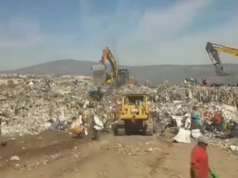 Continúa Caabsa tirando la basura en Matatlán