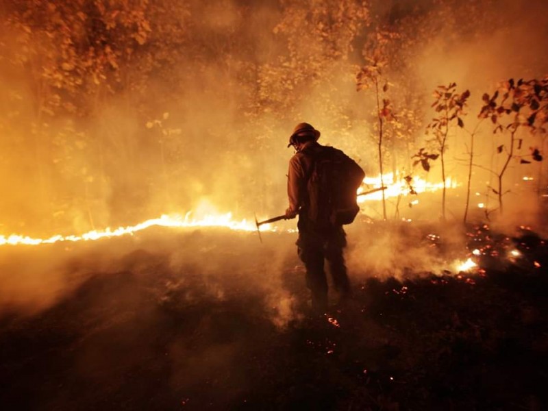 Continúa combate contra incendio en La Primavera