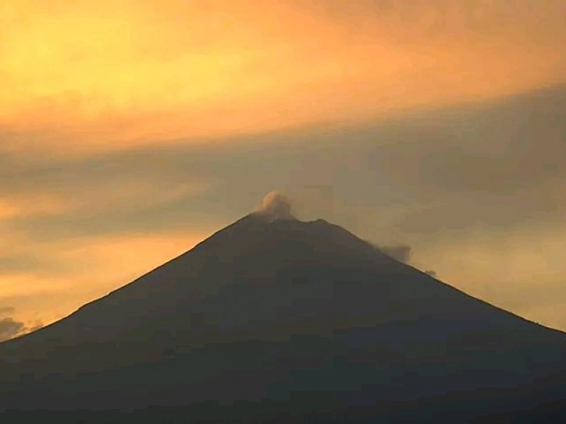 Continúa con actividad volcán Popocatépetl