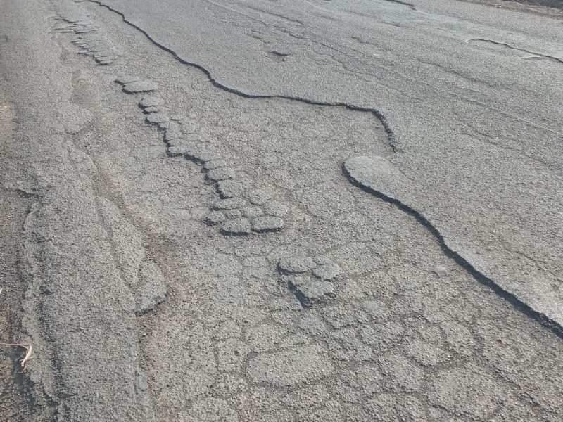 Continúa destruida carretera Las Varas-Zacualpan, conductores denuncian falta de atención