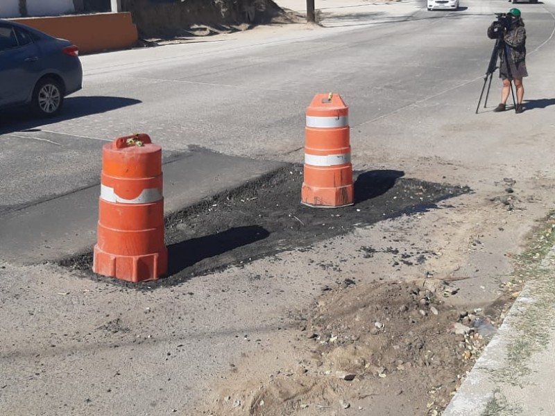 Continúa el bacheo en las principales vialidades del municipio