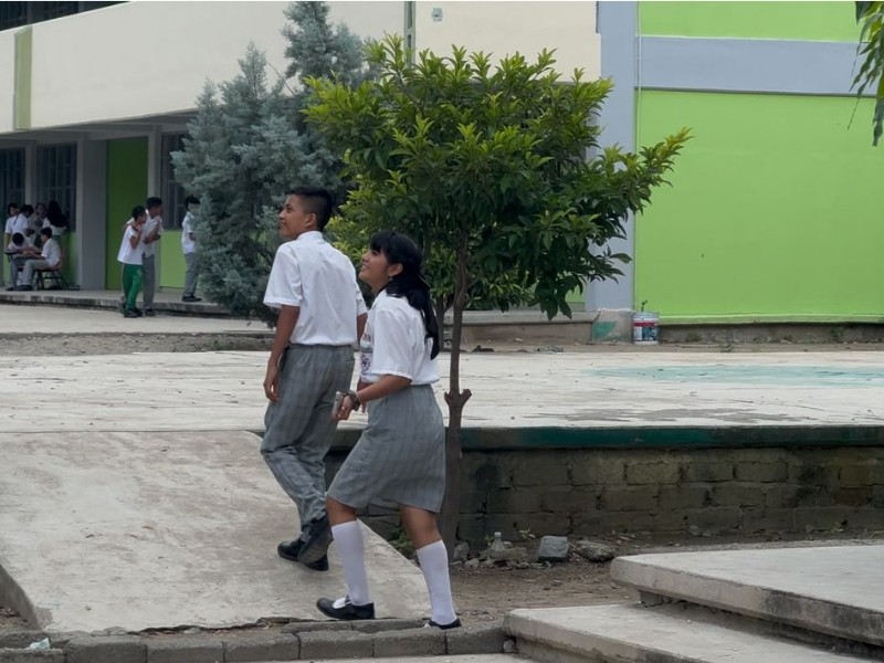 Continua el déficit de horas en secundarias de Zihuatanejo