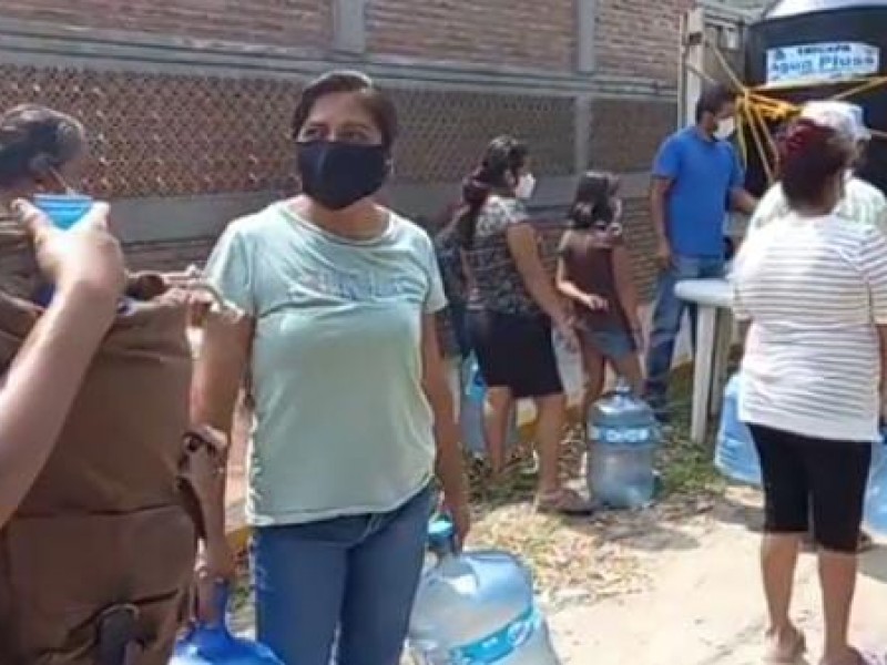 Continúa entrega de agua purificada en Poza Rica