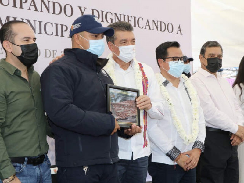 Continúa equipamiento de policías en Chiapas