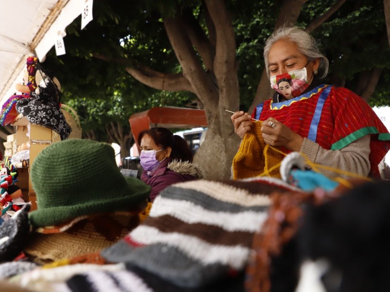 Continúa feria artesanal en la capital queretana