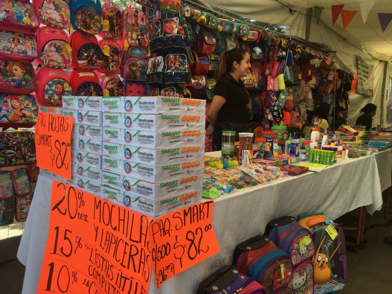 Continúa Feria del Regreso a Clases en Coatepec