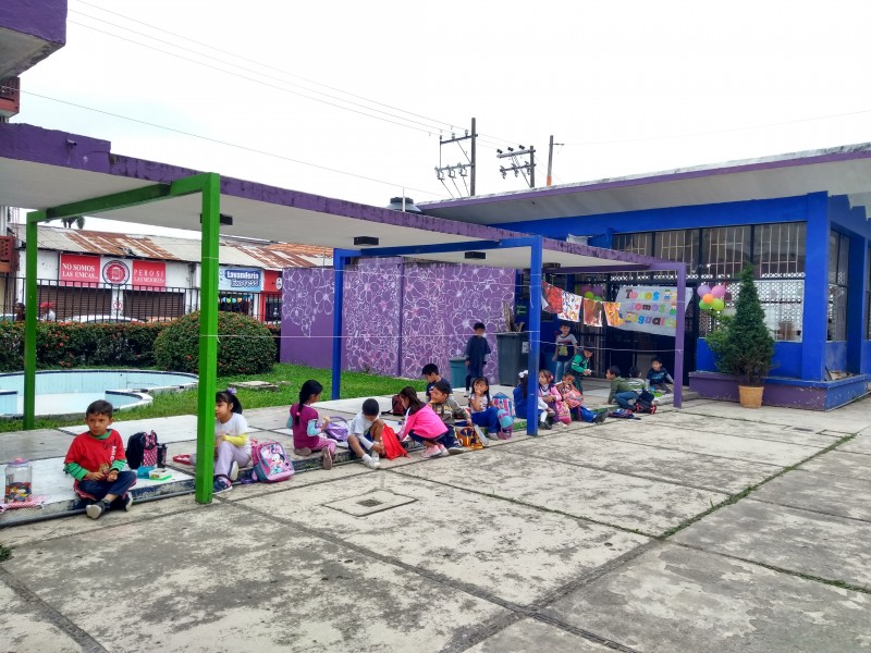 Continúa gestión para mantenimiento de jardín de niños