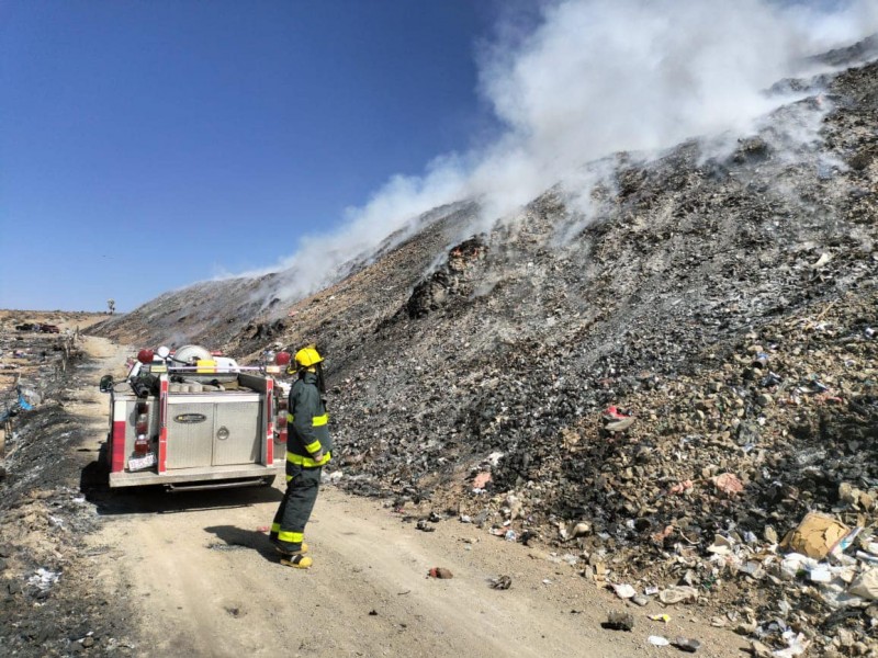 Continúa incendio en relleno sanitario, ya fue controlado