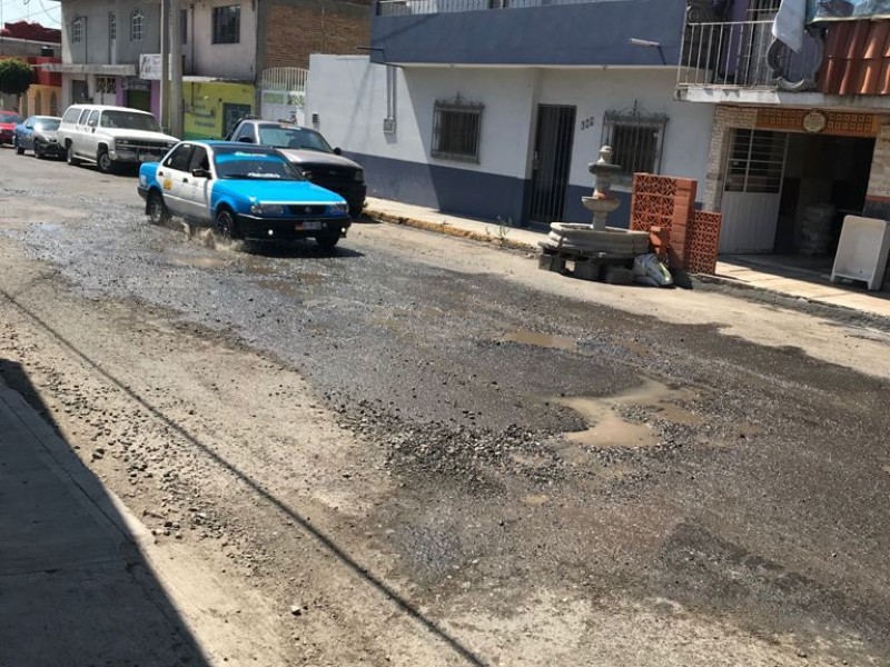 Continua la fuga de agua en la 2 oriente