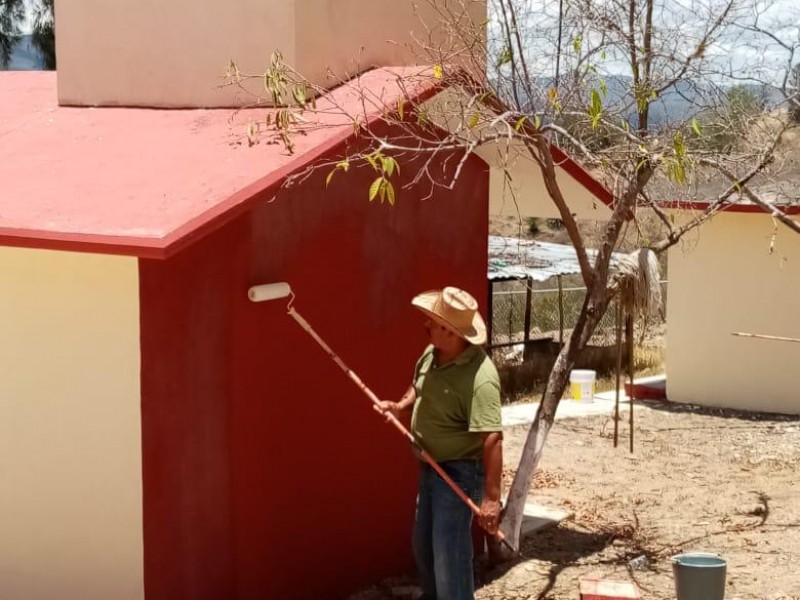 Continúa la rehabilitación de escuelas en Jalpan