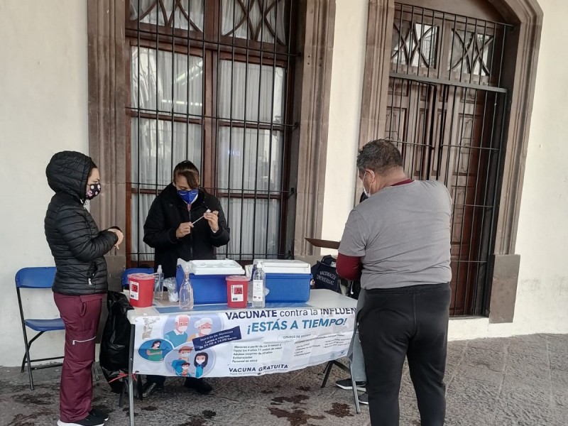 Continúa la vacunación contra la Influenza para grupos de riesgo