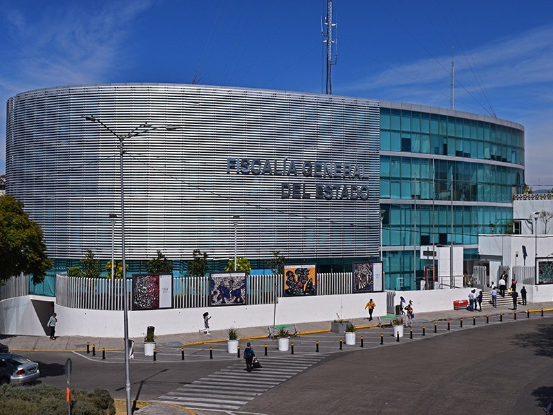 Continúa limpia al interior de la FGE