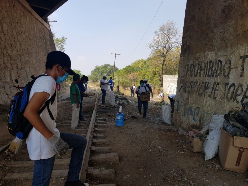 Continúa limpieza del río Tehuantepec