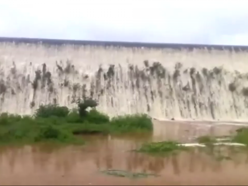 Continúa monitoreo de la presa de Abadiano