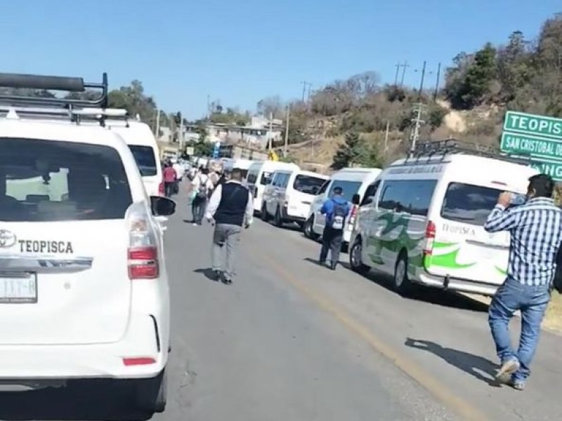 Continúa omisión de autoridades ante bloque en Teopisca,